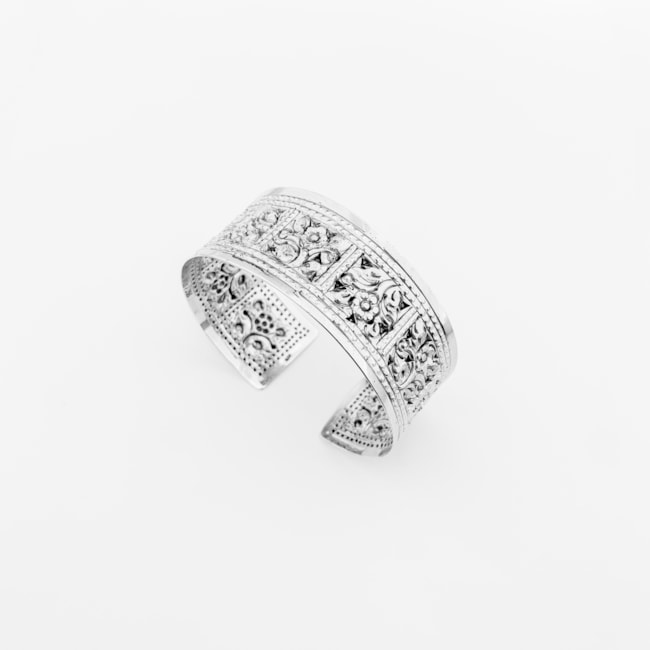 Bracelete Largo Trabalhado com Flores