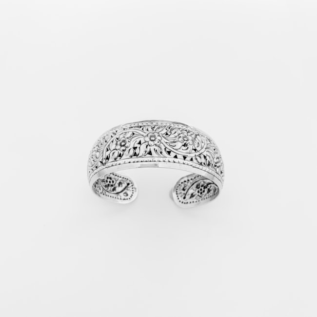 Bracelete Largo Trabalhado com Flores e Folhas