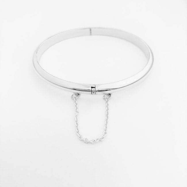 Bracelete Liso com Aro Abaulado com Corrente