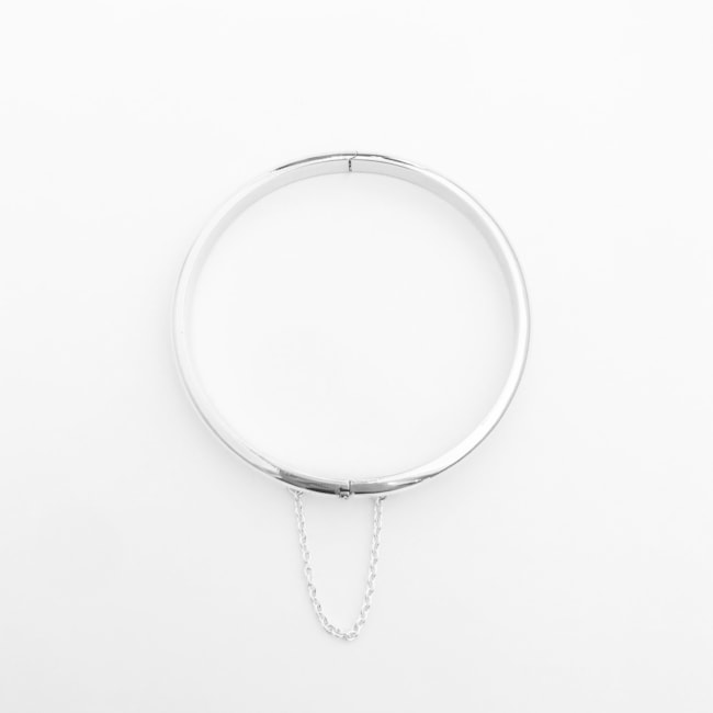 Bracelete Liso com Aro Abaulado com Corrente