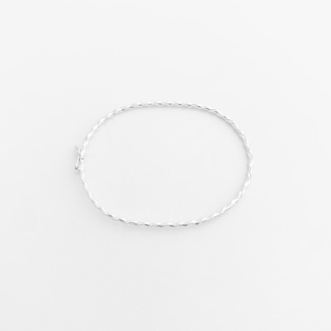 Bracelete Torcido Mais Aberto