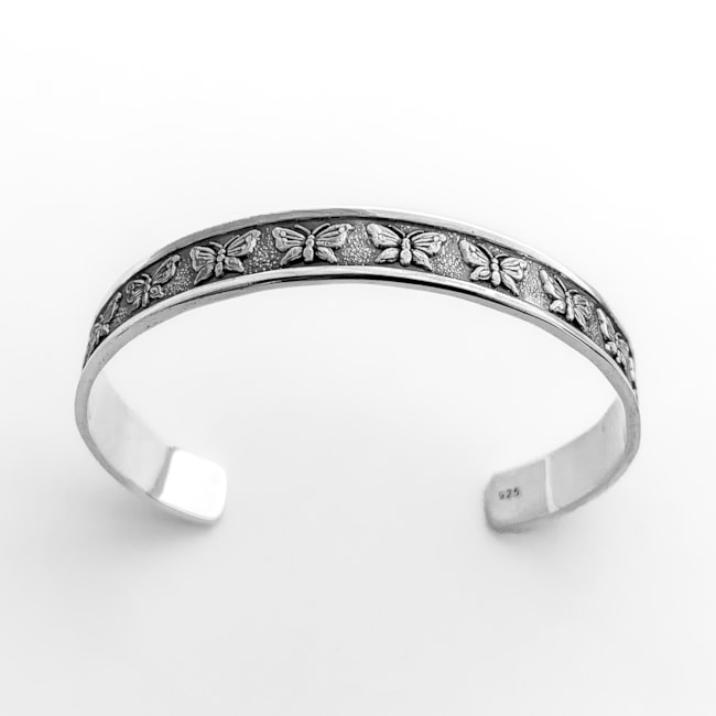 Bracelete Trabalhado com Borboletas 