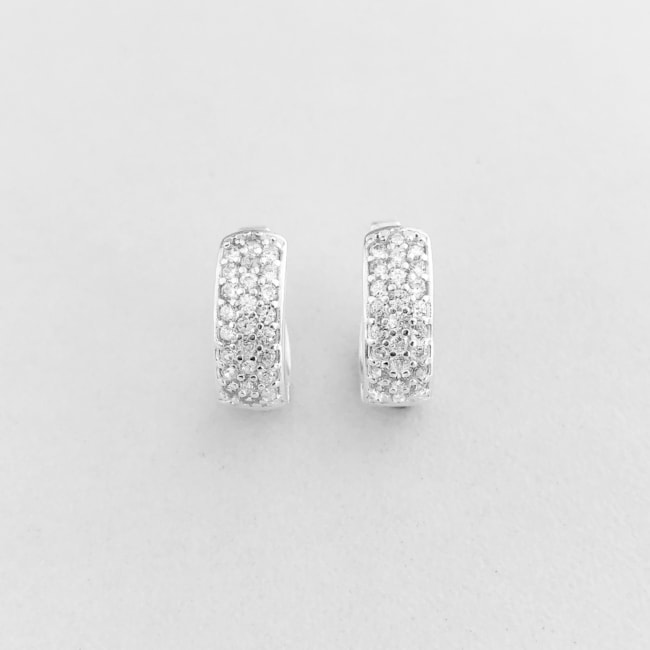 Brinco Argola de Click Cravejada de Zircônias 