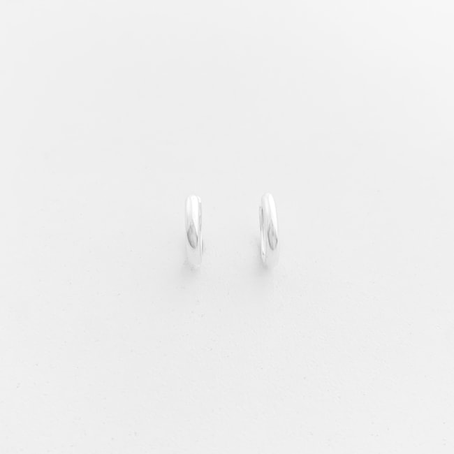 BRINCO BRANCO DE ARGOLA LISA