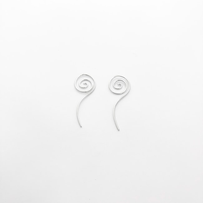 Brinco Branco em Espiral Liso
