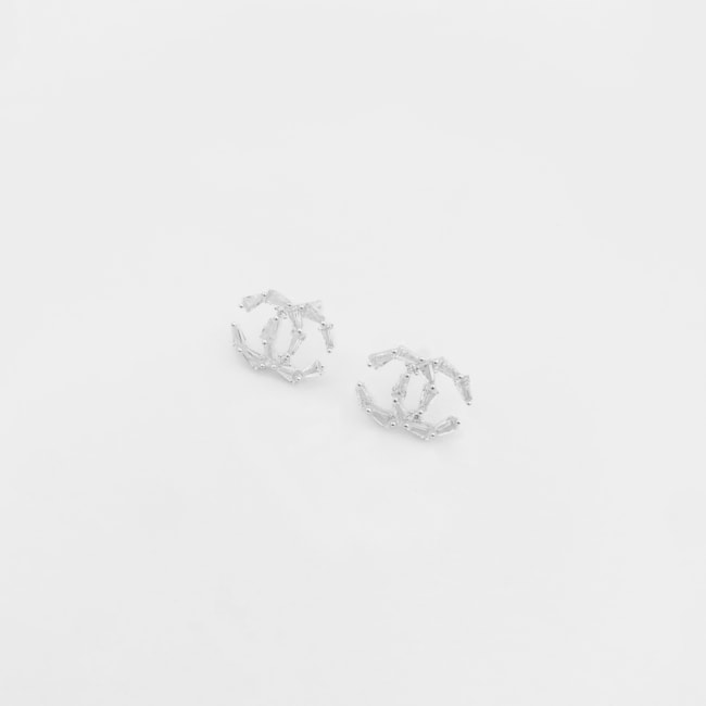 Brinco Chanel Cravejado com Zircônia