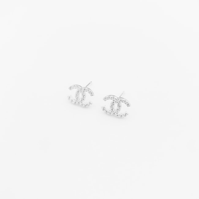 Brinco Chanel Cravejado com Zircônia
