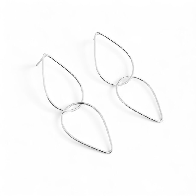 Brinco com Duas Gotas Lisas Vazadas