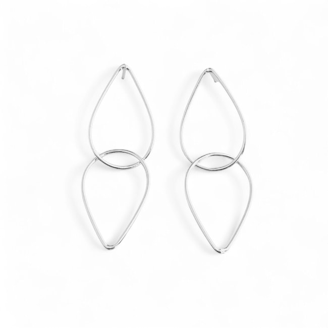 Brinco com Duas Gotas Lisas Vazadas