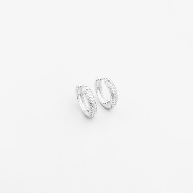 Brinco de Argola cravejado com Zircônia
