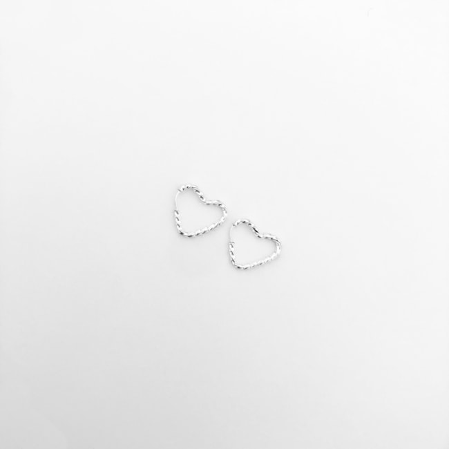 Brinco de Argola de Coração Torcida de Encaixe - 1,1cm