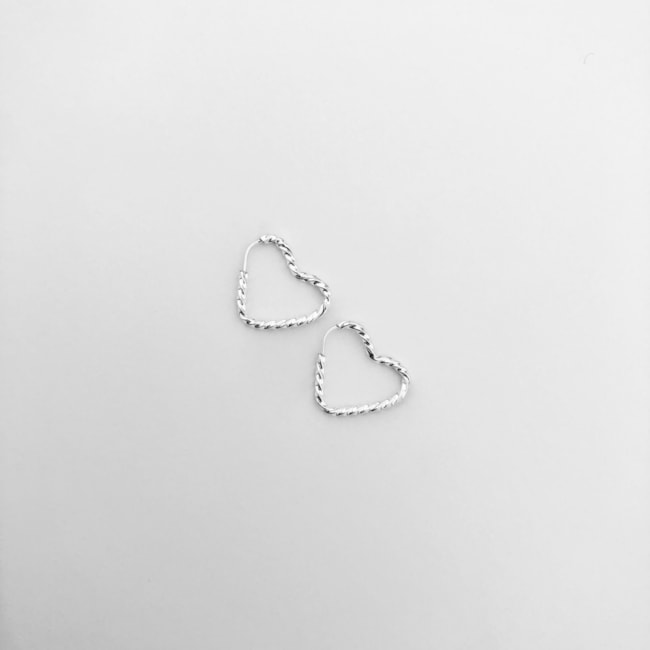 Brinco de Argola de Coração Torcida de Encaixe - 1,9cm