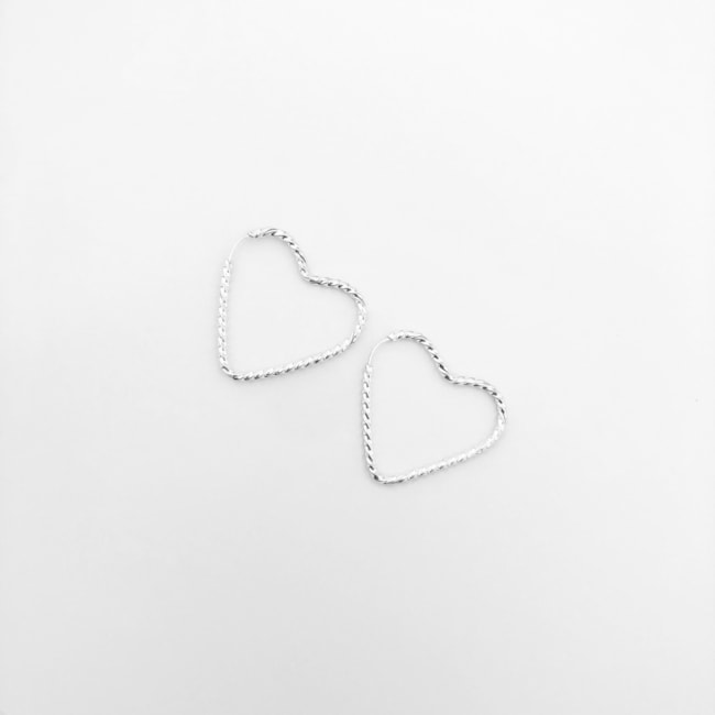 Brinco de Argola de Coração Torcida de Encaixe - 2,9cm