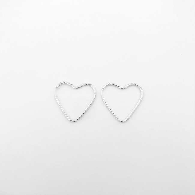 Brinco de Argola de Coração Torcida de Encaixe - 2,9cm
