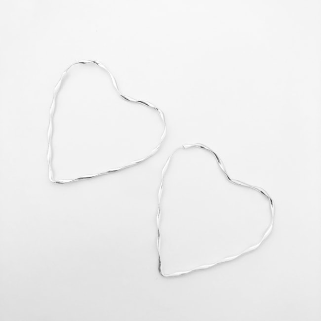 Brinco de Argola de Coração Torcida de Encaixe - 5,5cm