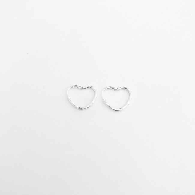 Brinco de Argola de Encaixe de Coração Torcida - 1,8cm