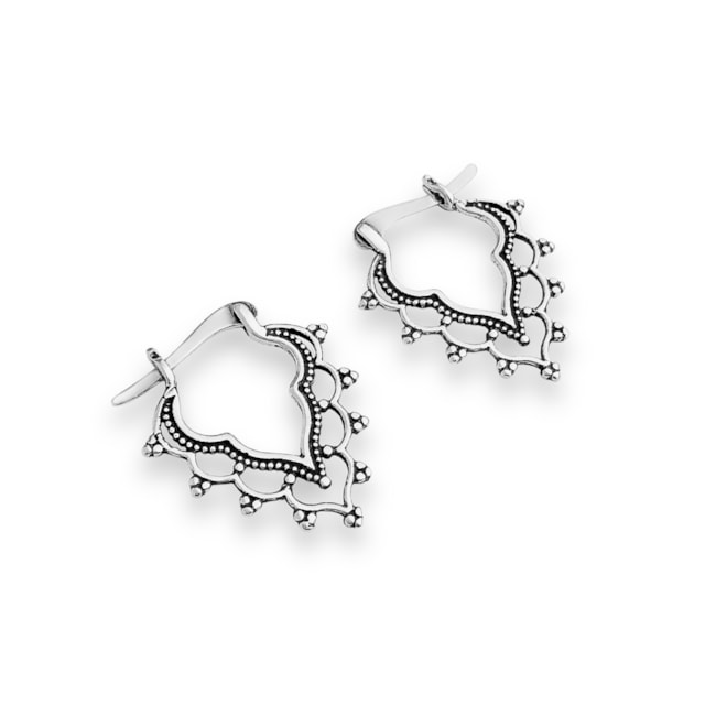 Brinco de Argola de Encaixe em V Trabalhada com Arabescos