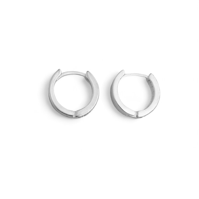 Brinco de Argola Vazada e Cravejada com Zircônias 