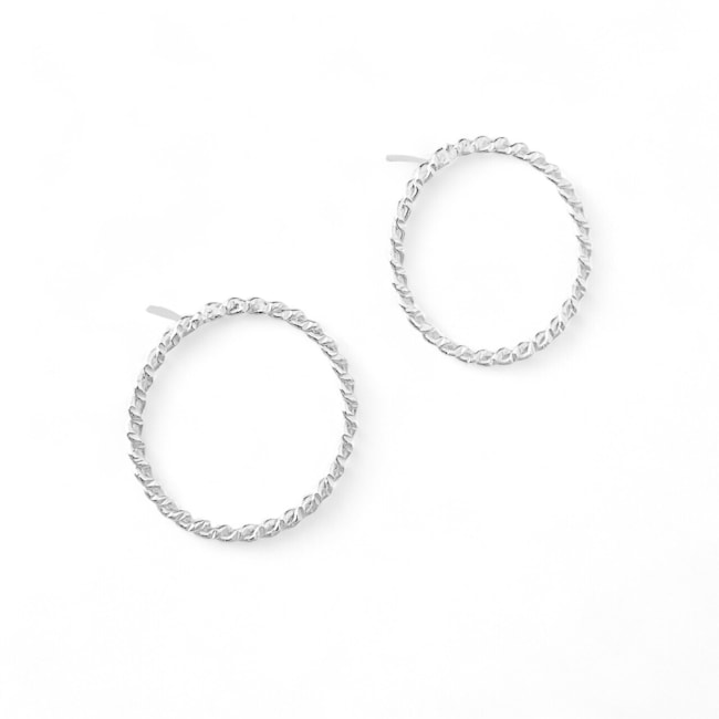 Brinco de Circulo Vazado Torcido 