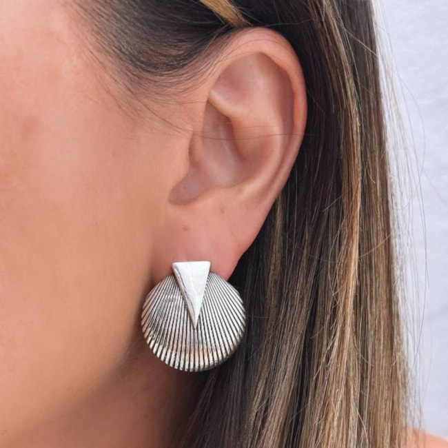 Brinco de Concha Trabalhado