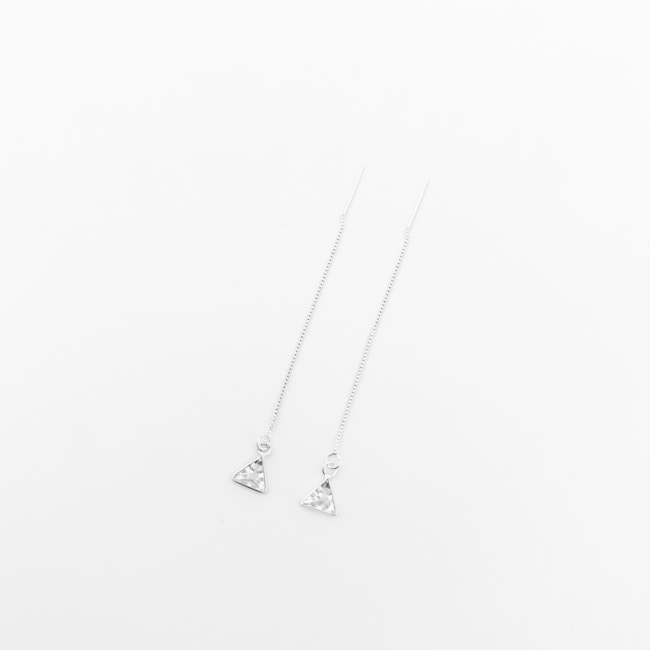 Brinco de Fio com Zircônia Triangular