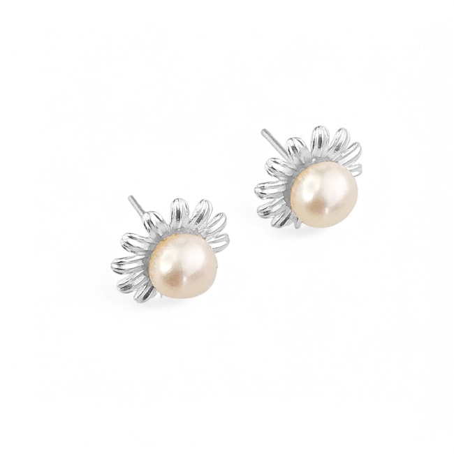 Brinco de Flor com Pérola no Centro