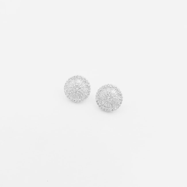 Brinco de Flor Redondo Cravejado com Zircônia