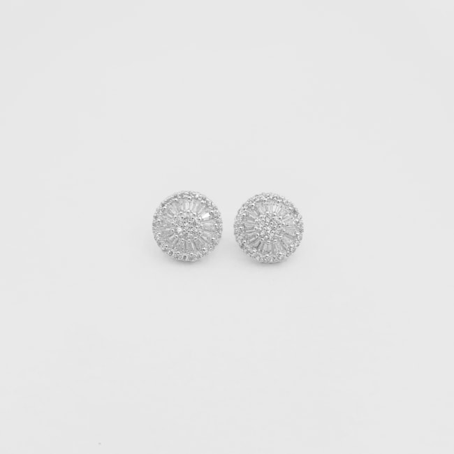 Brinco de Flor Redondo Cravejado com Zircônia