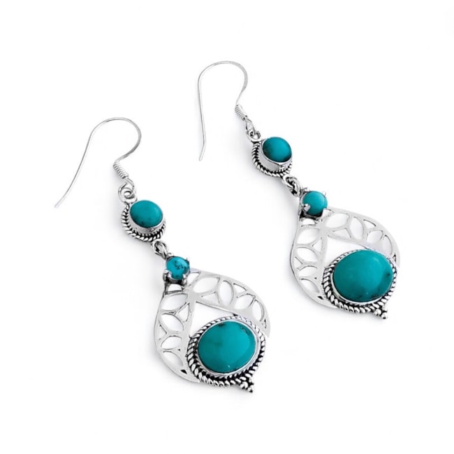 Brinco de Gancho com Pedra Turquesa Vazado Trabalhado 