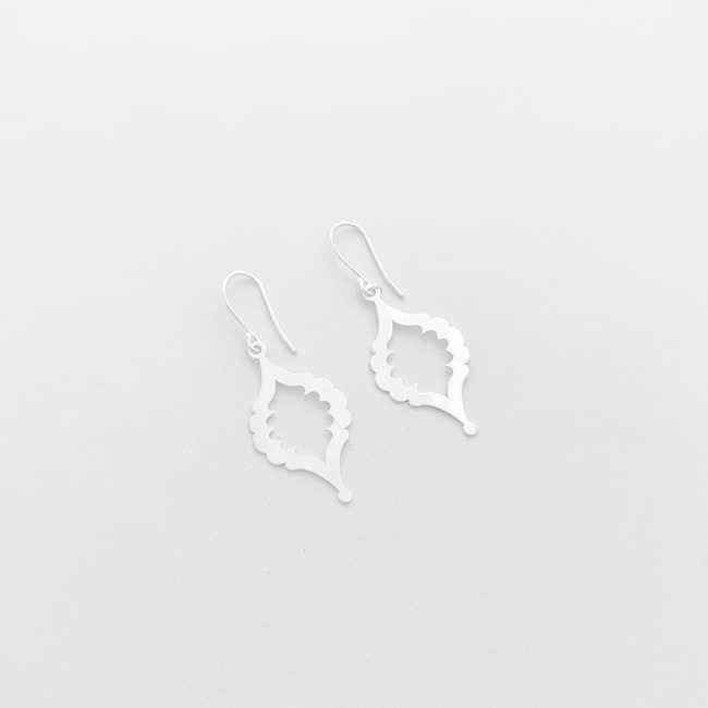 Brinco De Gancho Geométrico Liso Vazado