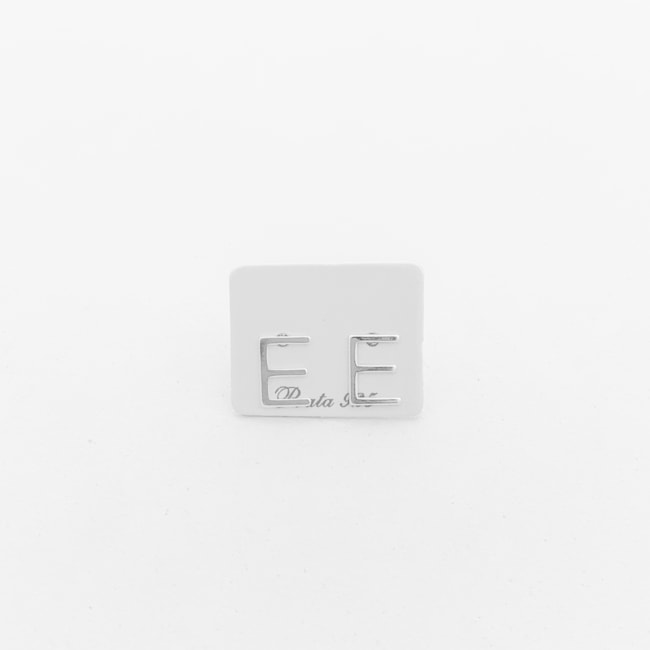 Brinco de Letra "E" em Laser