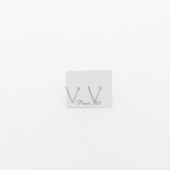 Brinco de Letra "V" em Laser
