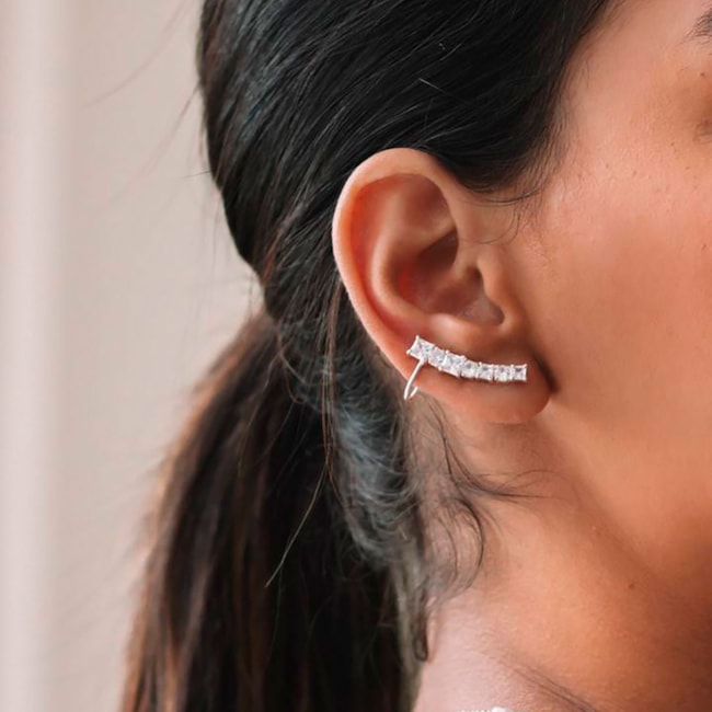 Brinco Ear Cuff Cravejado com Zircônias