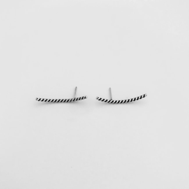 Brinco Ear Cuff Palito Curvado e Torcido Envelhecido