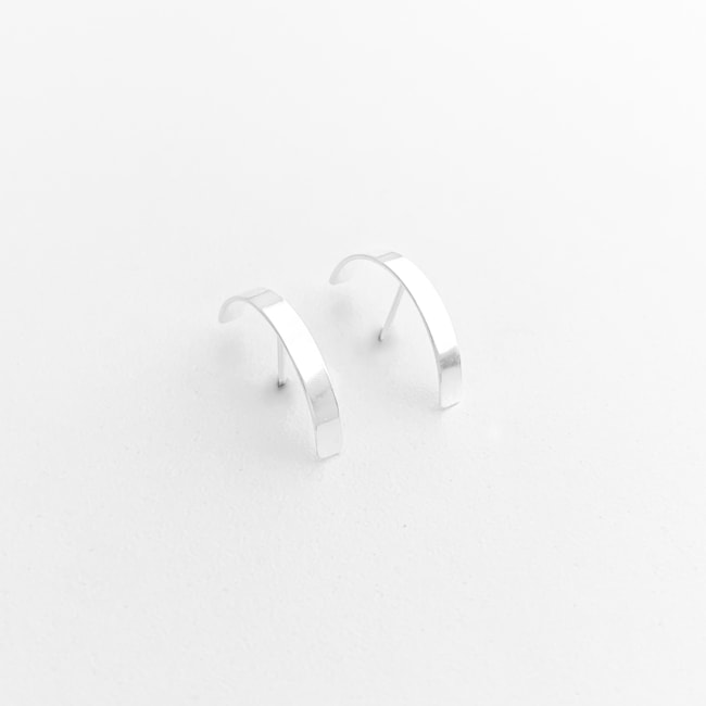 Brinco Ear Hook Liso Curvado