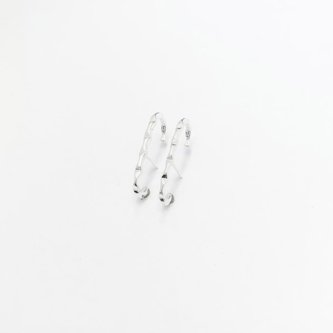 Brinco Ear Hook Ondulado Grande