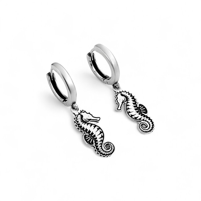 Brinco Envelhecido de Argola com Pingente de Cavalo Marinho 