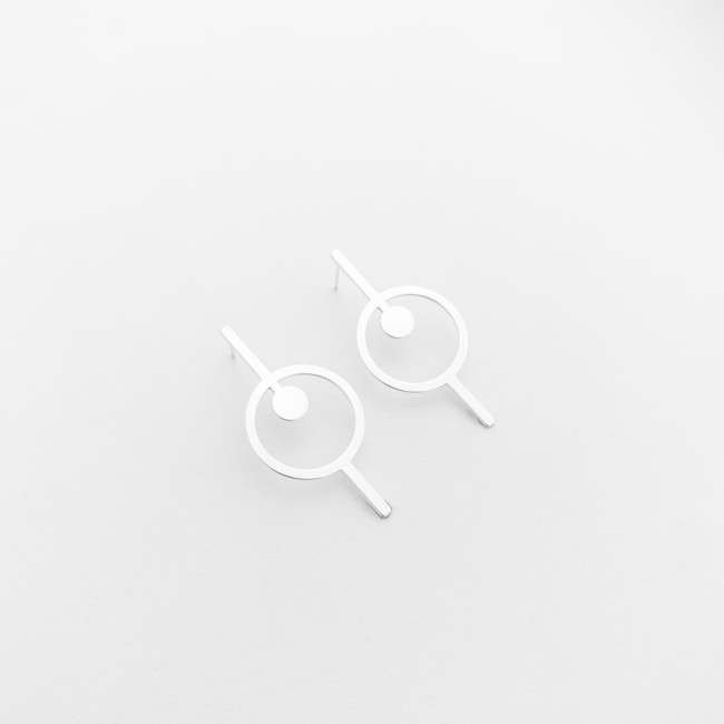 Brinco Geométrico de Círculo Liso Vazado