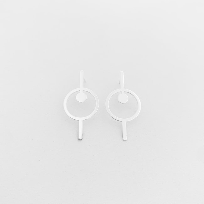 Brinco Geométrico de Círculo Liso Vazado