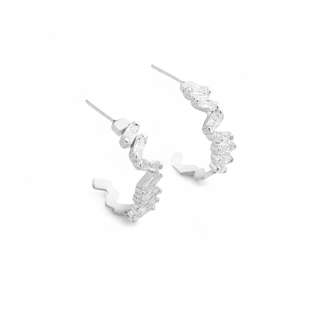 Brinco Meia Argola com Zircônia Cristal 