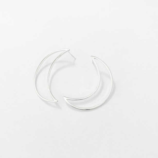 Brinco Meia Lua Lisa Vazado