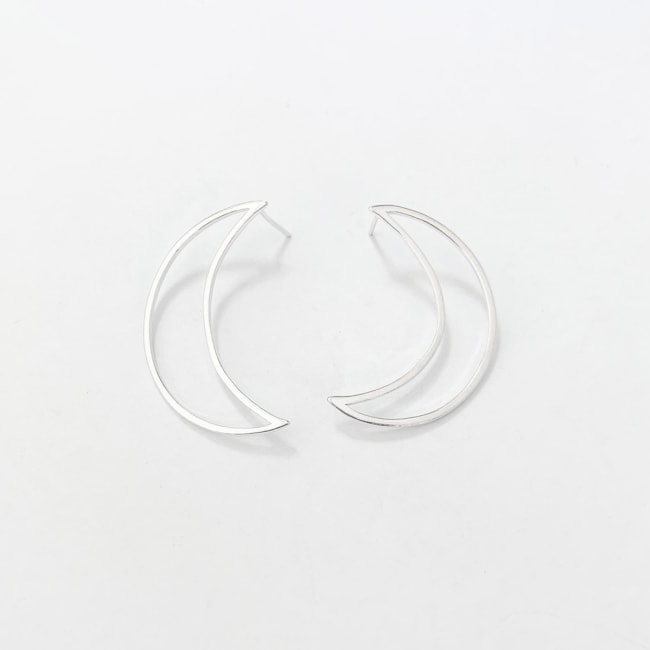 Brinco Meia Lua Lisa Vazado