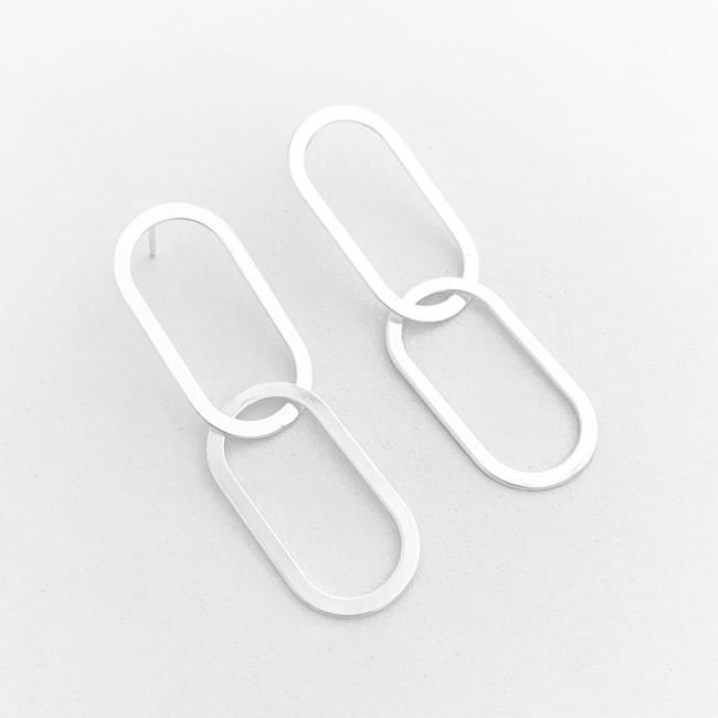Brinco Oval Entrelaçados Liso 