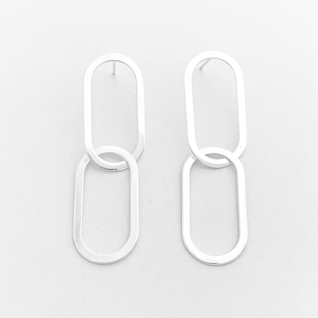 Brinco Oval Entrelaçados Liso 