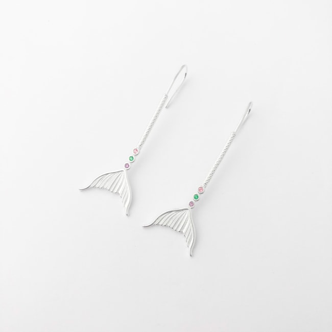 Brinco Palito com Zircônia Colorida e Cauda na Ponta 