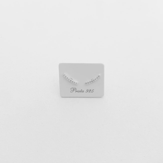 Brinco Palito Curvado e Cravejado com Zircônia