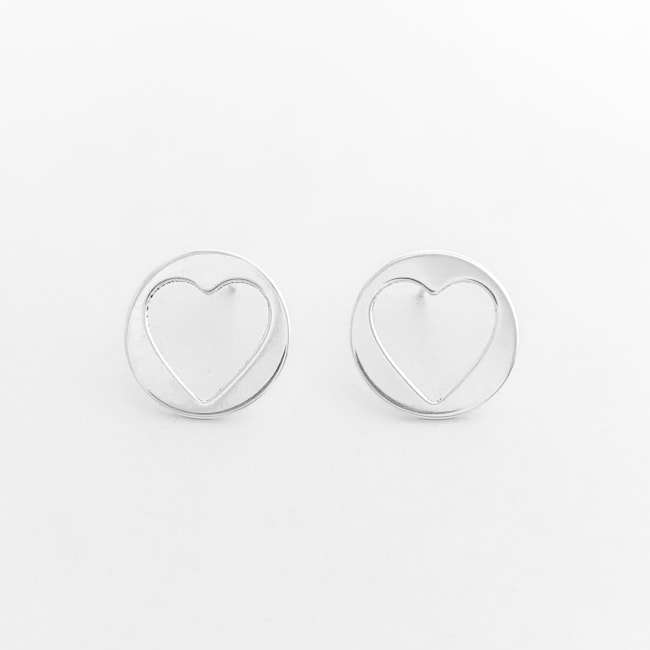 Brinco Redondo com Coração No Centro Vazado 