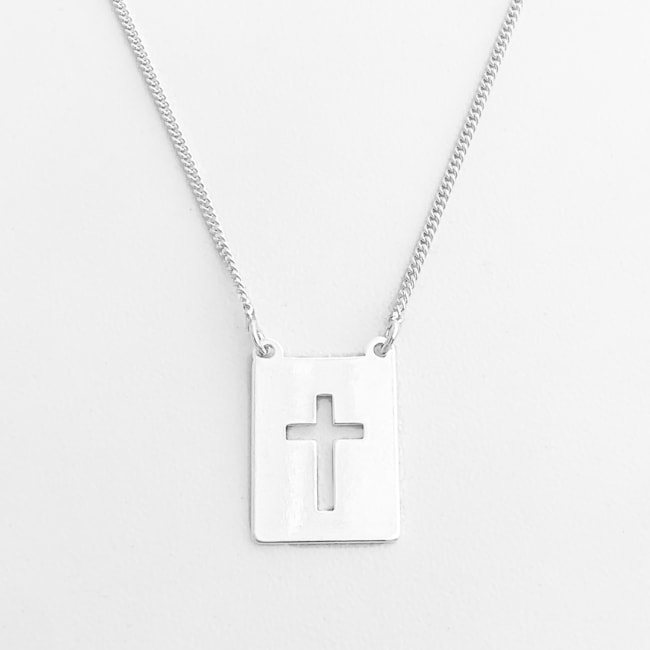 Escapulário com Cruz e Coração Vazado 