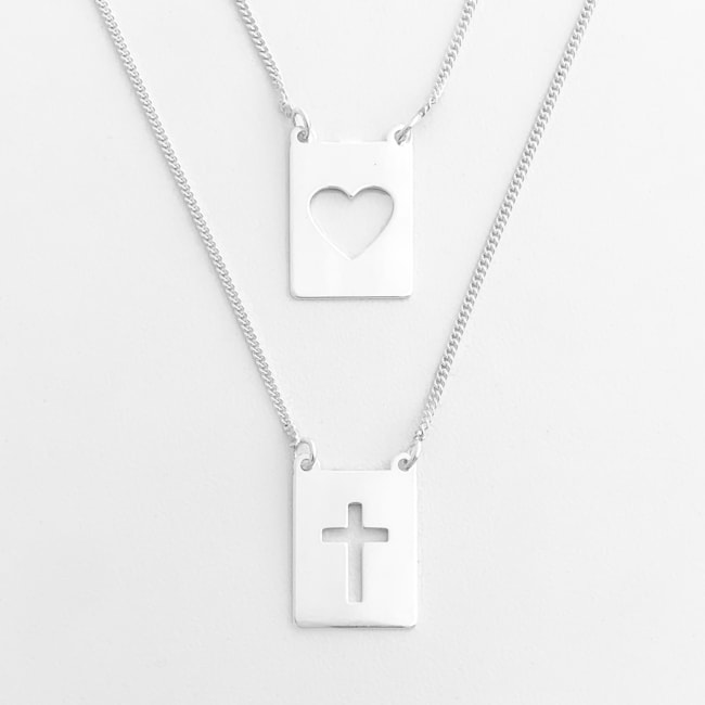 Escapulário com Cruz e Coração Vazado 