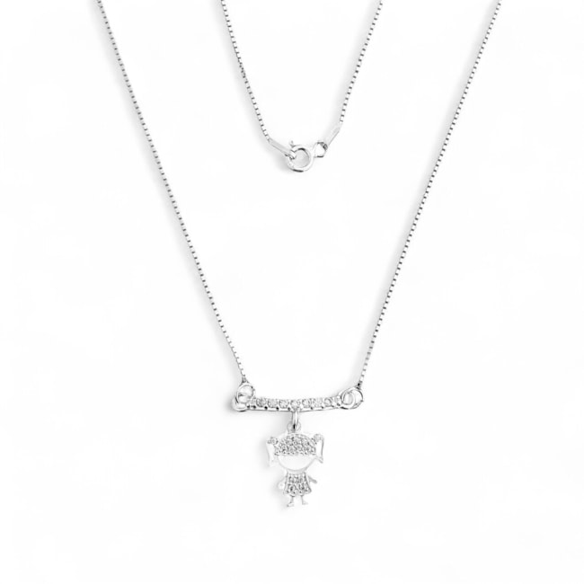 Gargantilha Branca com Canga e Menina Cravejados - 45cm